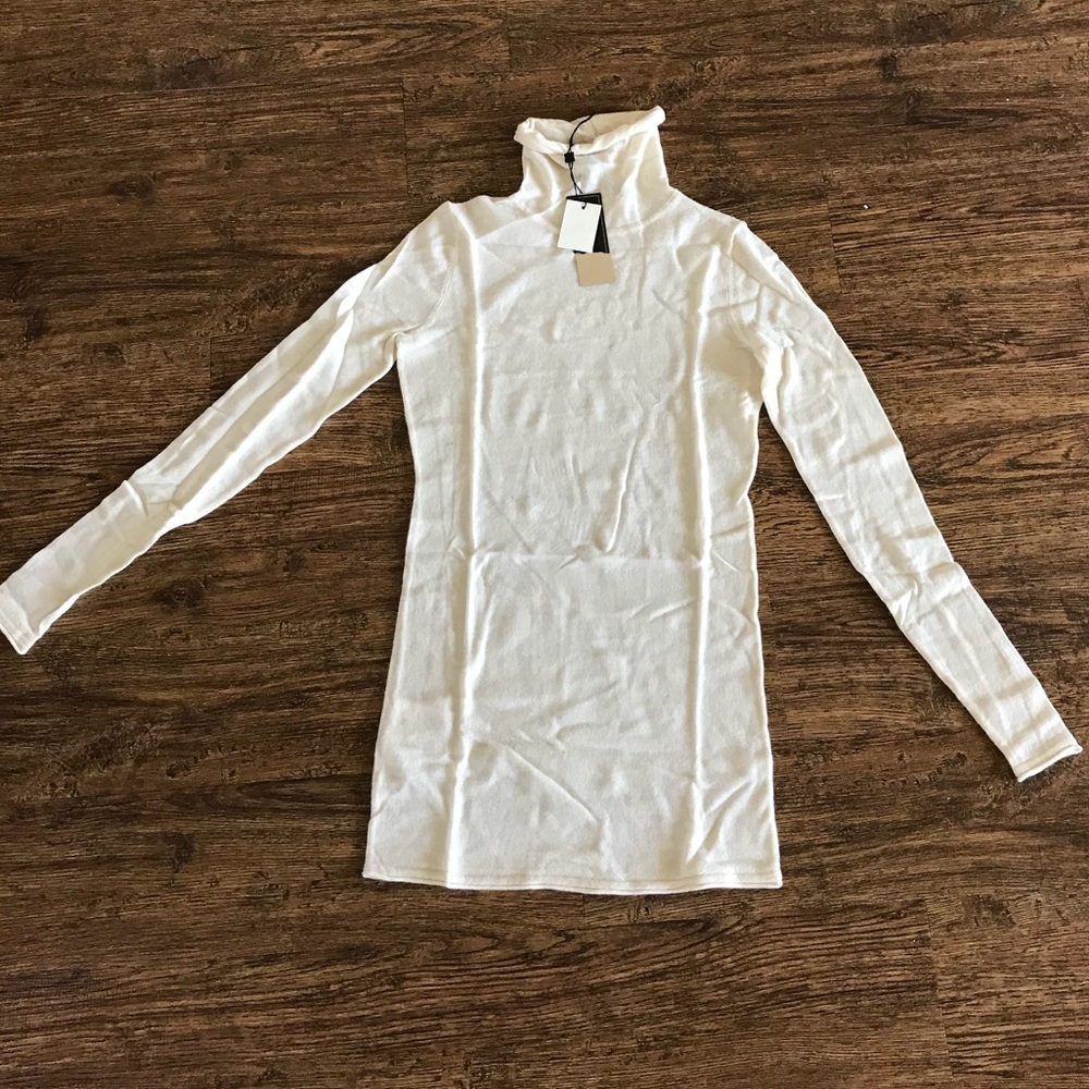 New BCBGMaxAzria cashmere cream turtleneck XS